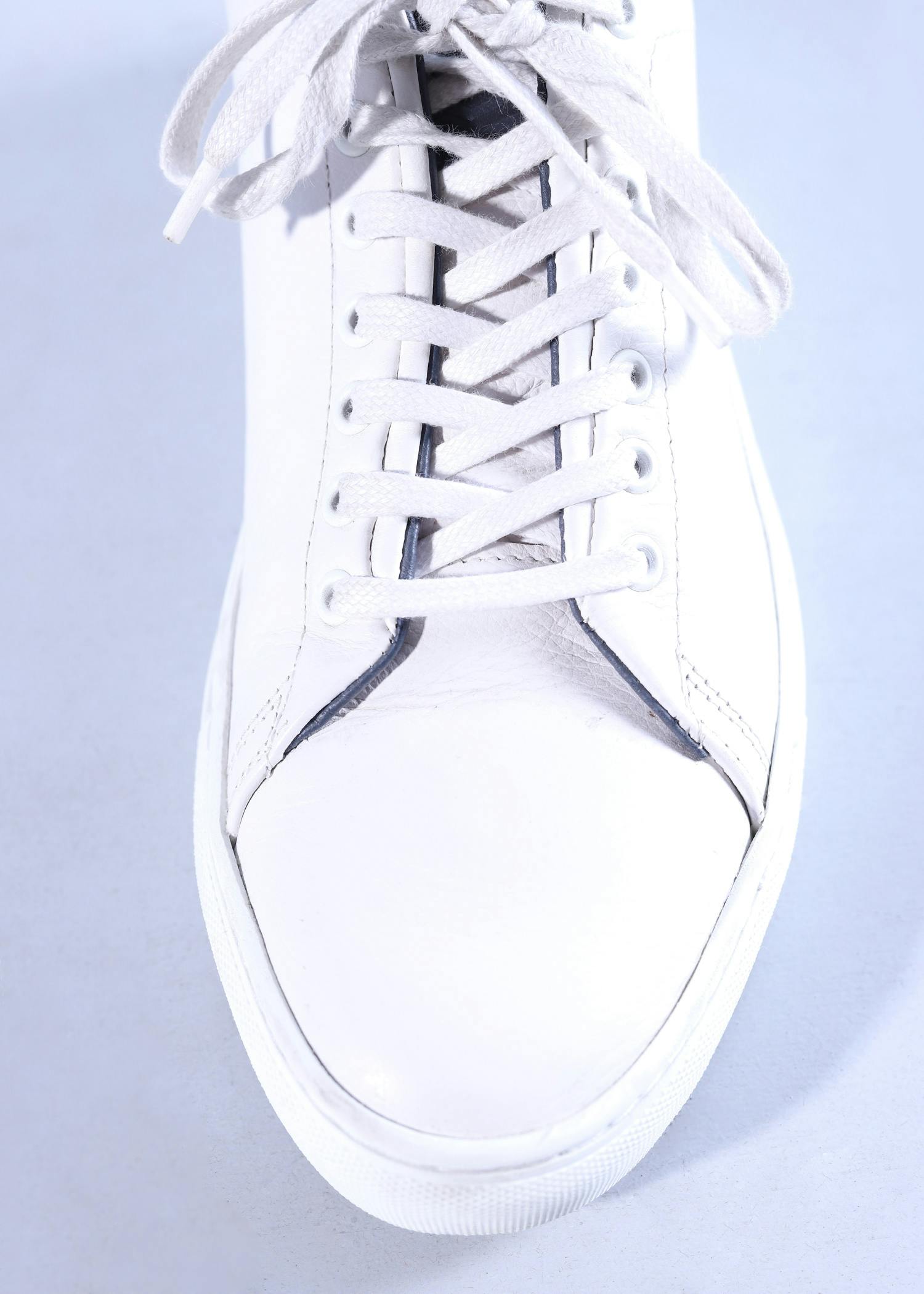 snow rabbit mens shoes white color top close